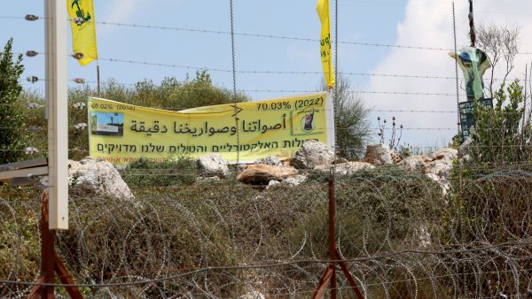 حزب الله يدشن متاريس وانشاءات هندسية على الحدود الجنوبية (أ ف ب)