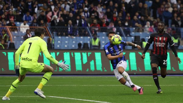 Inter Milan's Argentinian forward Lautaro Martinez (2nd-R) shoots to score his teams third goal during the Italian SuperCup football match between AC Milan and Inter Milan, at the King Fahd International Stadium in Riyadh on January 18, 2023. (Photo by Giuseppe CACACE / AFP)