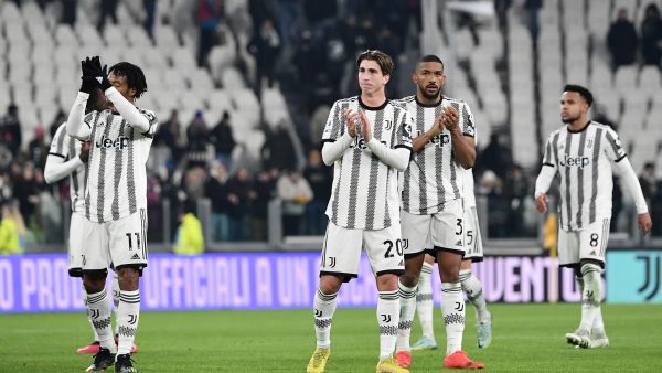 Juventus' players react after a draw in the Italian Serie A football match between Juventus and Atalanta at the Juventus Stadium in Turin, on January 22, 2023. (Photo by Isabella BONOTTO / AFP)