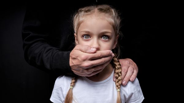 الاغتصاب والاعتداء على الاطفال: كيف توقفه؟