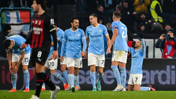Lazio's Brazilian forward Felipe Anderson (R) celebrates after scoring his side's fourth goal during the Italian Serie A football match between Lazio and AC Milan on January 24, 2023 at the Olympic stadium in Rome. (Photo by Andreas SOLARO / AFP)