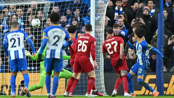 Brighton's Japanese midfielder Kaoru Mitoma (R) scores their second goal during the English FA Cup fourth round football match between Brighton & Hove Albion and Liverpool at the Amex stadium in Brighton, on the south coast of England on January 29, 2023. (Photo by Glyn KIRK / AFP) 