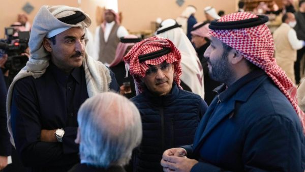 الأمير محمد بن سلمان برفقة الأمير تميم بن حمد والأمير الوليد بن طلال في سباق فورمولا إي الدرعية 