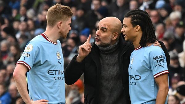 Manchester City's Spanish manager Pep Guardiola (C) speaks with Manchester City's Belgian midfielder Kevin De Bruyne (L) and Manchester City's Dutch defender Nathan Ake (R) during the English Premier League football match between Manchester City and Wolverhampton Wanderers  at the Etihad Stadium in Manchester, north west England, on January 22, 2023. (Photo by Paul ELLIS / AFP)