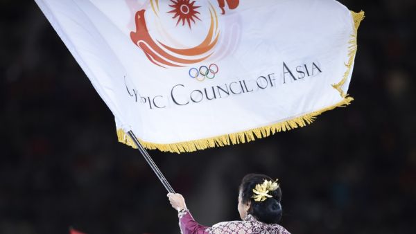 Indonesia National Olympic Committee president Rita Subowo waves the Olympic Council of Asia (OCA) flag during the official handover to Indonesia during the closing ceremony of the 2014 Asian Games at The Incheon Asiad Main Stadium in Incheon on October 4, 2014. Indonesia will host the 2018 Asian Games. AFP PHOTO / MARTIN BUREAU (Photo by MARTIN BUREAU / AFP)