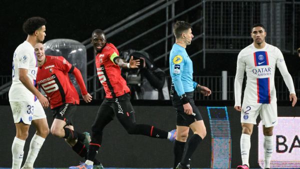 Rennes' Malian defender Hamari Traore celebrates after scoring a goal during the French L1 football match between Stade Rennais FC and Paris Saint-Germain (PSG) at the Roazhon Park stadium in Rennes, western France, on January 15, 2023. (Photo by LOIC VENANCE / AFP)