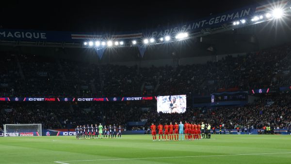 كيف كرم نجوم باريس سان جيرمان بيليه في مباراة أنجيه؟