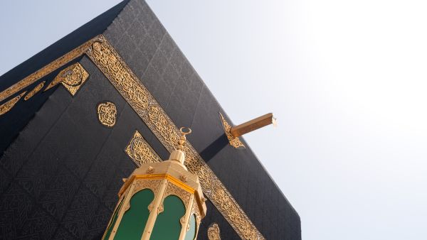 الكعبة المشرفة وقبلة المسلمين في صلواتهم