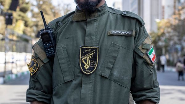 تصرفات لا اخلاقية يمارسها الحرس الثوري الايراني في سورية 