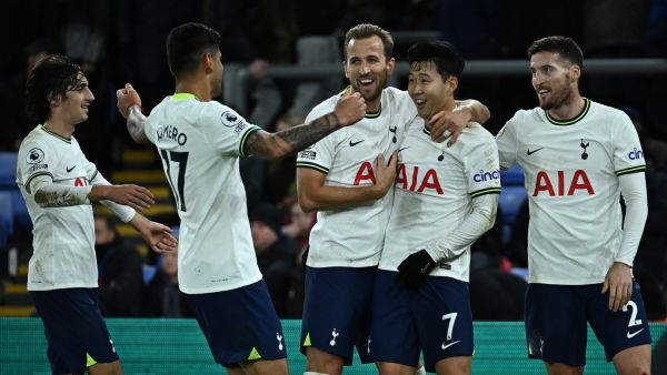 Tottenham Hotspur's English striker Harry Kane (C) and Tottenham Hotspur's Irish defender Matt Doherty (R) congratualte Tottenham Hotspur's South Korean striker Son Heung-Min (2R) after the fourth goal during the English Premier League football match between Crystal Palace and Tottenham Hotspur at Selhurst Park in south London on January 4, 2023. (Photo by Ben Stansall / AFP)