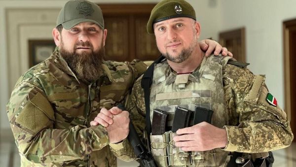 صورة ارشيفية لرئيس الشيشان وومساعده أبتي علاء الدينوف- الصورة عن موقع روسيا اليوم