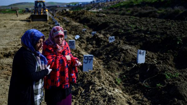مقبرة جماعية لضحايا زلزال تركيا المدمر