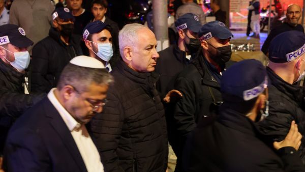 Glim moment for Netanyahu (R) 