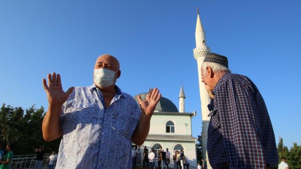 يتمتع المسلمين في شبه جزيرة القرم بحرية كبيرة وتقدم لهم الدولة امتيازات هائلة