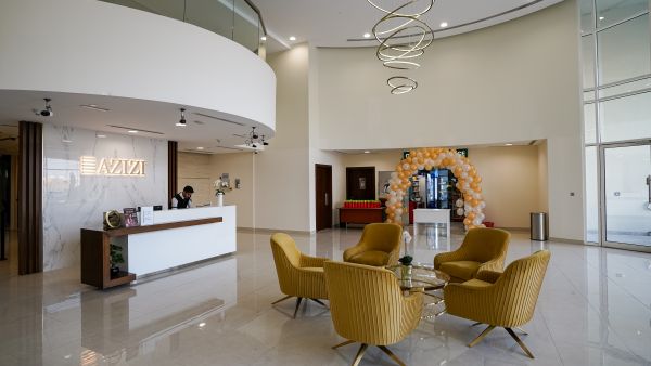 Plaza is a 448-unit development that is home to 286 studios, 46 one-bedroom units, 86 two-bedroom residences, 16 luxurious penthouses, as well as 14 retail units. Azizi Developments’ Plaza in Al Furjan welcomes its first convenience store