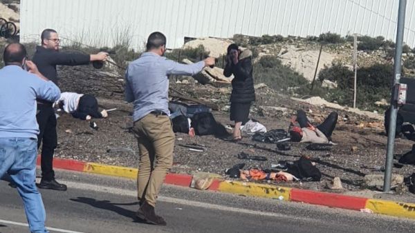 جثث المستوطنين عقب عملية الدهس في القدس