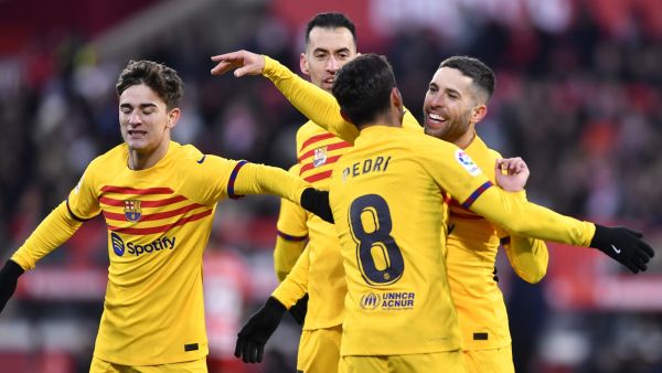 Barcelona's Spanish midfielder Pedri celebrates scoring the opening goal with Barcelona's Spanish defender Jordi Alba (R), Barcelona's Spanish midfielder Sergio Busquets (2L) and Barcelona's Spanish midfielder Gavi (L) during the Spanish League football match between Girona FC and FC Barcelona at the Montilivi stadium in Girona on January 28, 2023. (Photo by Pau BARRENA / AFP)