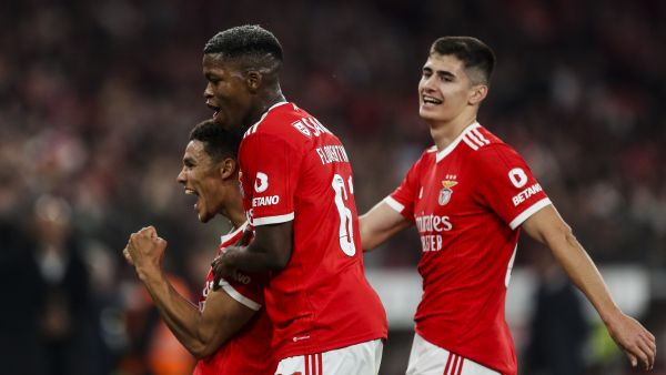 Benfica's Danish defender Alexander Bah (L) celebrates with Benfica's Portuguese midfielder Florentino Luis (C) and Benfica's Portuguese defender Antonio Silva after scoring a goal during the Portuguese League football match between SL Benfica and Casa Pia AC at the Luz stadium in Lisbon on February 4, 2023. (Photo by CARLOS COSTA / AFP)