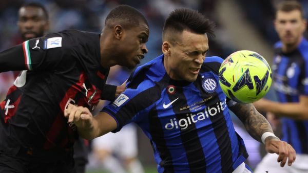 AC Milan's French defender Pierre Kalulu (L) fights for the ball with Inter Milan's Argentinian forward Lautaro Martinez during the Italian SuperCup football match between AC Milan and Inter Milan, at the King Fahd International Stadium in Riyadh on January 18, 2023. (Photo by Giuseppe CACACE / AFP)