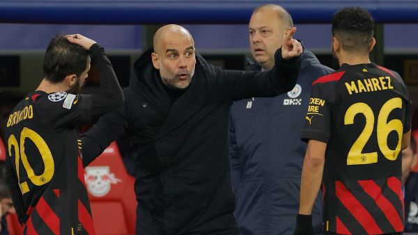 Manchester City's Spanish manager Pep Guardiola (C) gives instructions to Manchester City's Portuguese midfielder Bernardo Silva (L) and Manchester City's Algerian midfielder Riyad Mahrez (R) from the sidelines during the UEFA Champions League round of 16, first-leg football match between RB Leipzig and Manchester City in Leipzig, eastern Germany on February 22, 2023. (Photo by Odd ANDERSEN / AFP)