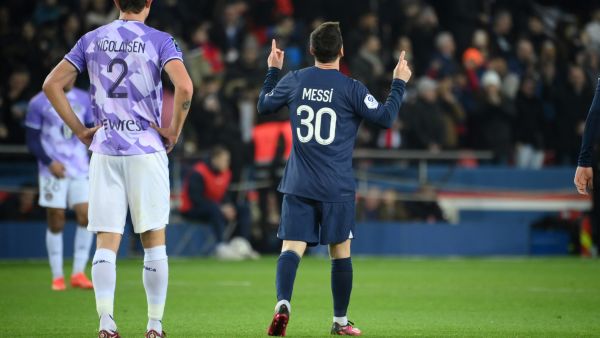 Paris Saint-Germain's Argentine forward Lionel Messi celebrates  after scoring his team's second goal during the French L1 football match between Paris Saint-Germain (PSG) and Toulouse FC at the Parc des Princes stadium in Paris on February 4, 2023. (Photo by FRANCK FIFE / AFP)
