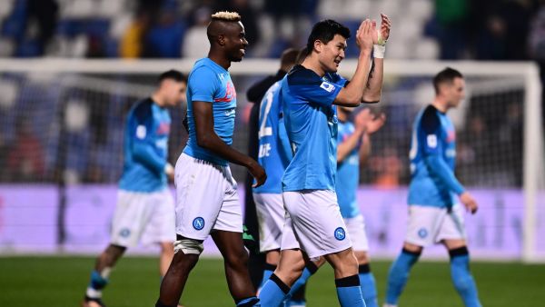 Napoli's Nigerian forward Victor Osimhen (L) and Napoli's South Korean defender Min-jae Kim acknowledge the public at the end of the Italian Serie A football match between Sassuolo and Napoli on February 17, 2023 at the Citta del tricolore stadium in Sassuolo. (Photo by Marco BERTORELLO / AFP)