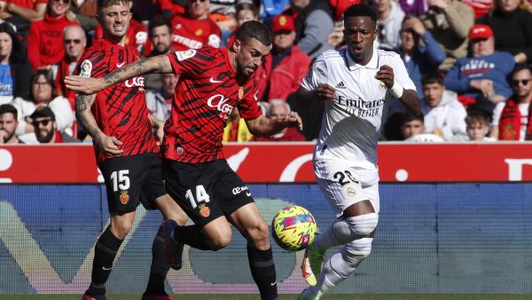 Real Madrid's Brazilian forward Vinicius Junior (R) vies with Mallorca's Spanish midfielder Daniel Rodriguez during the Spanish League football match between RCD Mallorca and Real Madrid at the Visit Mallorca stadium in Palma de Mallorca on February 5, 2023. (Photo by JAIME REINA / AFP)