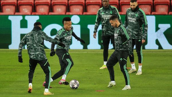Real Madrid's Brazilian defender Eder Militao (2nd L) and Real Madrid's Belgian midfielder Eden Hazard (R) attend a team training session at Anfield Stadium in Liverpool, north-west England on February 20, 2023, on the eve of the UEFA Champions League round of 16 first leg football match against Liverpool. (Photo by Lindsey Parnaby / AFP)
