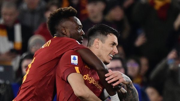 AS Roma's British forward Tammy Abraham (L) celebrates with AS Roma's Brazilian defender Roger Ibanez after scoring during the Italian Serie A football match between AS Roma and Empoli on February 4, 2023 at the Olympic stadium in Rome. (Photo by Filippo MONTEFORTE / AFP)