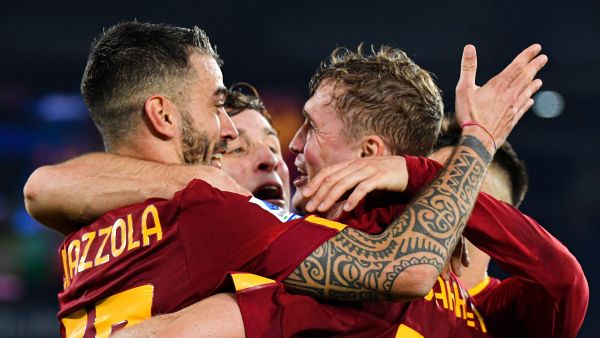 AS Roma's Norwegian forward Ola Solbakken (R) celebrates after opening the scoring during the Italian Serie A football match between AS Roma and Hellas Verona, on February 19, 2023 at the Olympic stadium in Rome. (Photo by Tiziana FABI / AFP)
