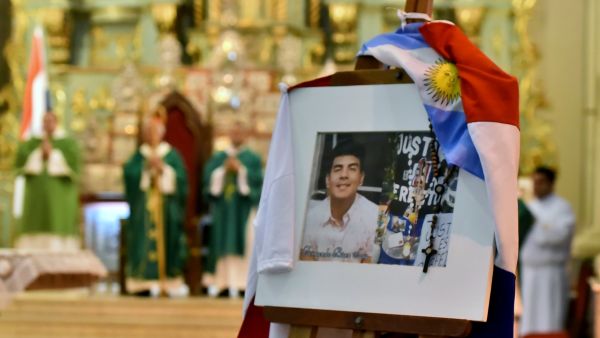 View of a picture of the late Fernando Báez Sosa, the 18-year-old son of Paraguayans who was beaten to death in Argentina in 2020, during a mass in his honour on February 5, 2023 in Asuncion. (Photo by NORBERTO DUARTE / AFP)