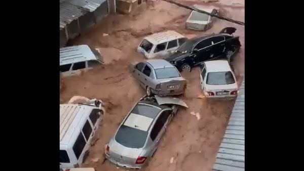 فيضانات قوية تضرب جنوب تركيا (لقطة شاشه)