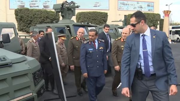 مصر تستعرض أقوى أسلحتها أمام الجيش القطري