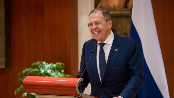  بلينكن "أبلغت لافروف أننا مستعدون مهما حدث في العالم للانخراط في الحد من الأسلحة الإستراتيجية"