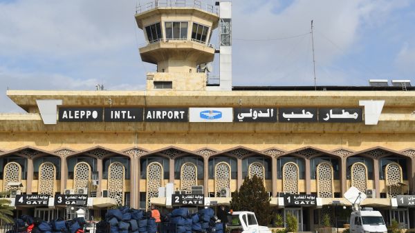 اسرائيل تقصف مطاري حلب والنيرب في سوريا