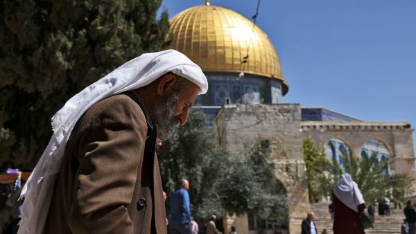  امر وزير الامن الداخلي  إيتمار بن غفير الشرطة باقتحام المسجد الأقصى وإخراج المعتكفين منه بالقوة