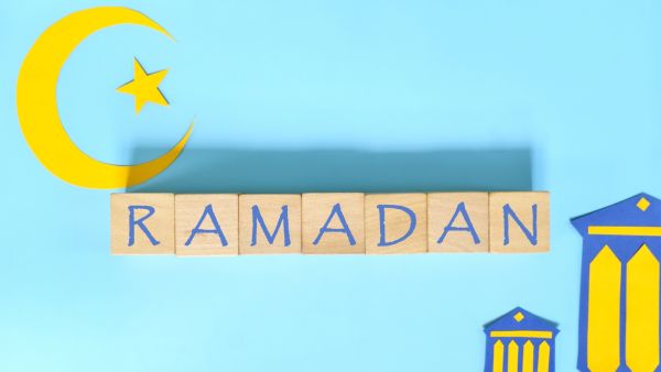 اصنعيه بنفسك: هلال ونجوم رمضان بخيطان الصوف 
