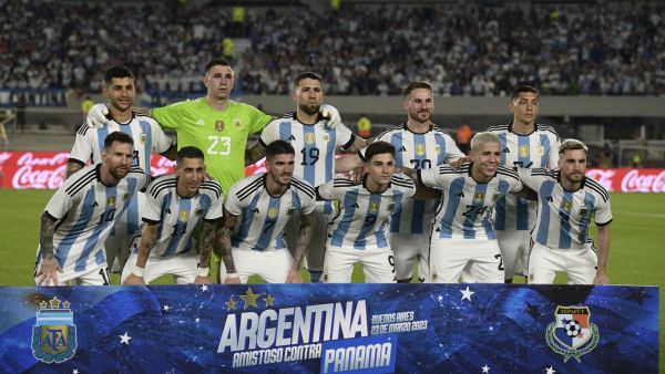Players of Argentina pose for pictures before the start of the friendly football match between Argentina and Panama at the Monumental stadium in Buenos Aires, on March 23, 2023. (Photo by JUAN MABROMATA / AFP)