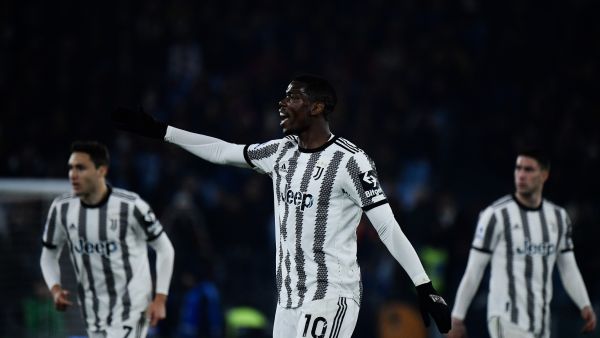 Juventus' French midfielder Paul Pogba (C) reacts during the Italian Serie A football match between AS Roma and Juventus on March 5, 2023 at the Olympic stadium in Rome. (Photo by Filippo MONTEFORTE / AFP)