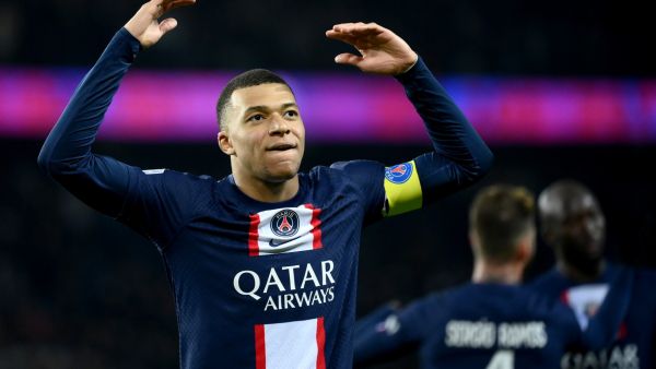  Paris Saint-Germain's French forward Kylian Mbappe celebrates after scoring a goal during the French L1 football match between Paris Saint-Germain (PSG) and FC Nantes at The Parc des Princes Stadium in Paris on March 4, 2023. (Photo by FRANCK FIFE / AFP)