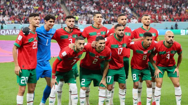 Morocco's player pose for a team picture ahead of the Qatar 2022 World Cup semi-final football match between France and Morocco at the Al-Bayt Stadium in Al Khor, north of Doha on December 14, 2022. (Photo by KARIM JAAFAR / AFP)