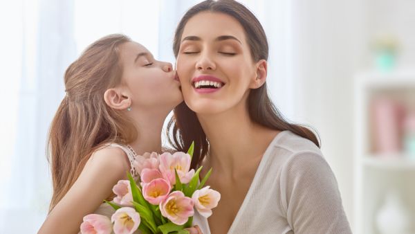 6 هدايا فاخرة للأمهات للاحتفال بعيد ست الحبايب