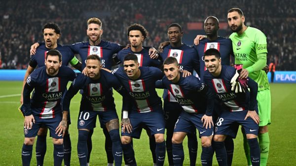 PSG's players pose ahead of the UEFA Champions League football match between Paris Saint-Germain (PSG) and Bayern Munich (FC Bayern Muenchen) at the Parc des Princes in Paris, on February 14, 2023. (Photo by Anne-Christine POUJOULAT / AFP)