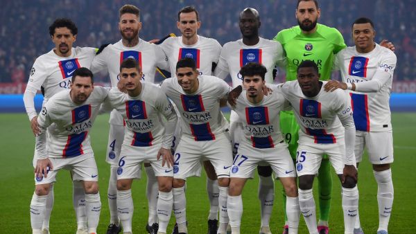 PSG players pose for the team photo prior to the UEFA Champions League round of 16, 2nd-leg football match FC Bayern Munich v Paris Saint-Germain FC in Munich, southern Germany, on March 8, 2023. (Photo by FRANCK FIFE / AFP)