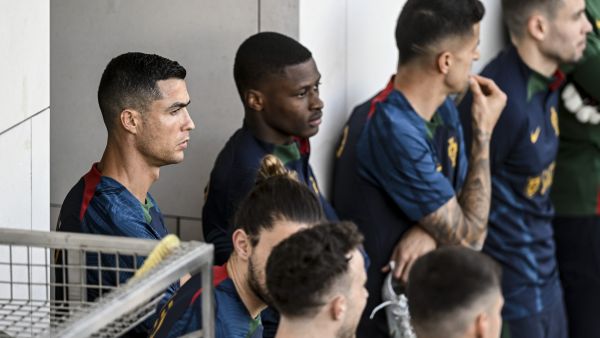 Portugal’s forward Cristiano Ronaldo (L) attends with his teammates a training session at Cidade do Futebol training camp in Oeiras, outskirts of Lisbon, on March 20, 2023, ahead of their UEFA Euro 2024 qualifier football match against Liechtenstein and Luxembourg. (Photo by PATRICIA DE MELO MOREIRA / AFP)