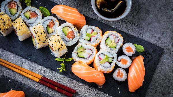 Dagestani fighter opens sushi restaurant in Idlib