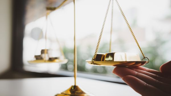 Gold up on ECB rate hike and banking crisis