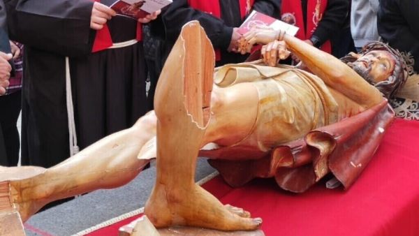 متطرفون يهود حطمو تمثال ليسوع المسيح، 24 مارس، 2023.
