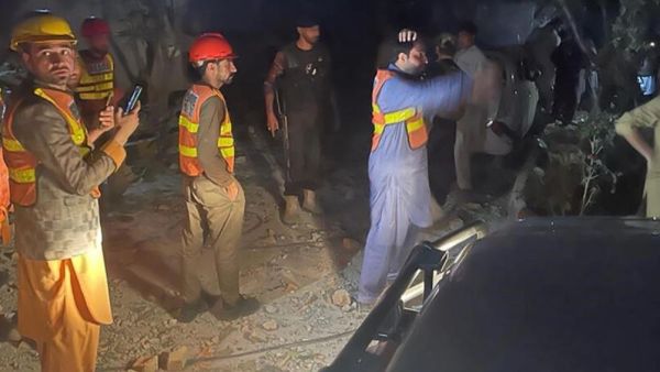 12 قتيلا بانفجار مقر لمكافحة الارهاب في باكستان