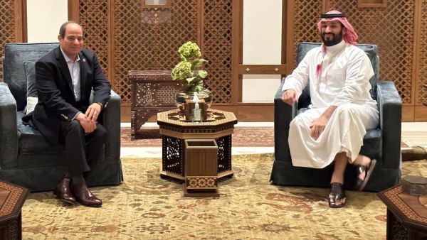 السيسي يغرد من السعودية حول اللقاء مع بن سلمان